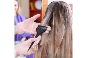 How Hair Professionals Achieve Reliable, Long-Lasting Grey Coverage in a Busy UK Salon