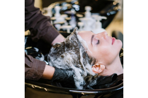 How Hairdressers Can Guarantee Reliable Grey Coverage and Vibrant Results