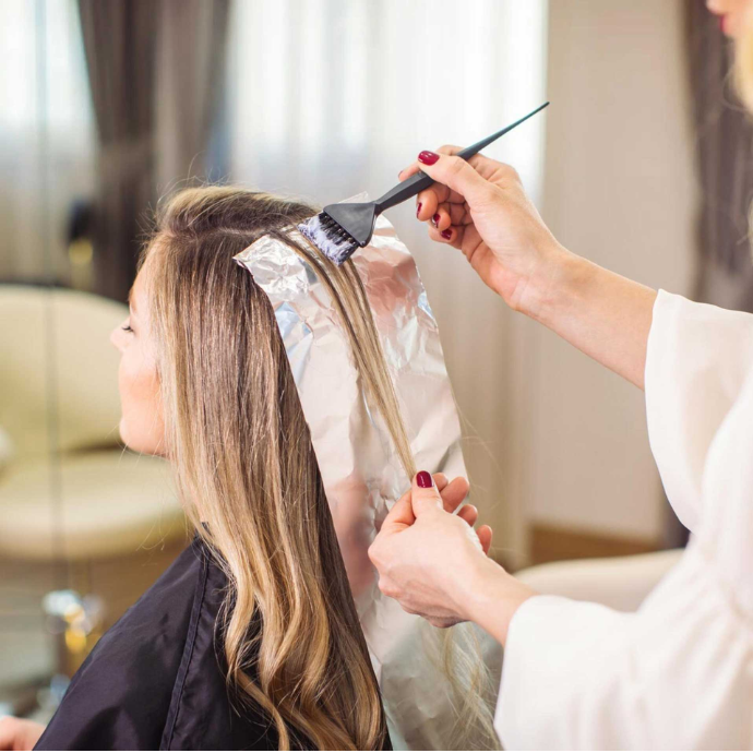 How to Keep Hair Healthy, Shiny and Strong During Permanent Colour Services