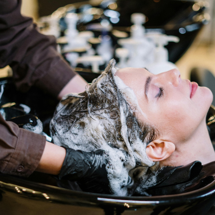 How Hairdressers Can Guarantee Reliable Grey Coverage and Vibrant Results