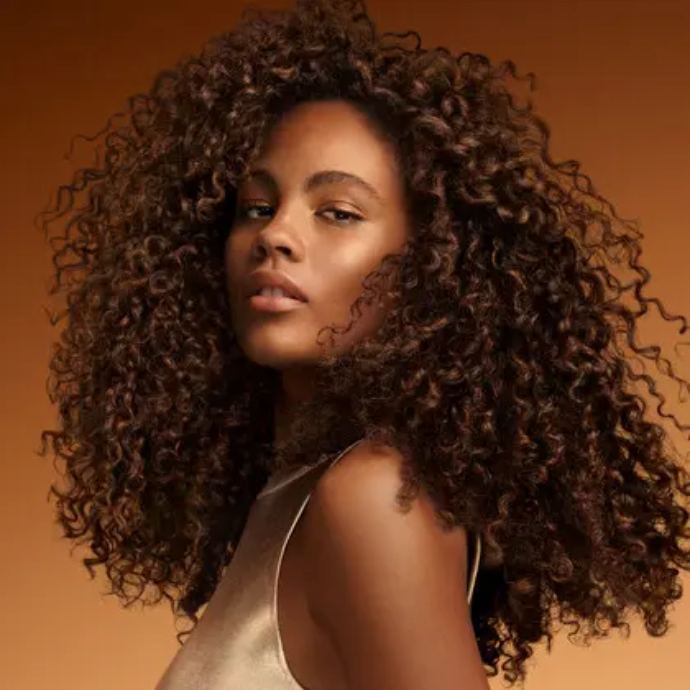 5 Top Tips for Frizz Control in UK Salons