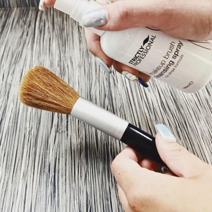 Strictly Professional Cosmetic Brush Spray
